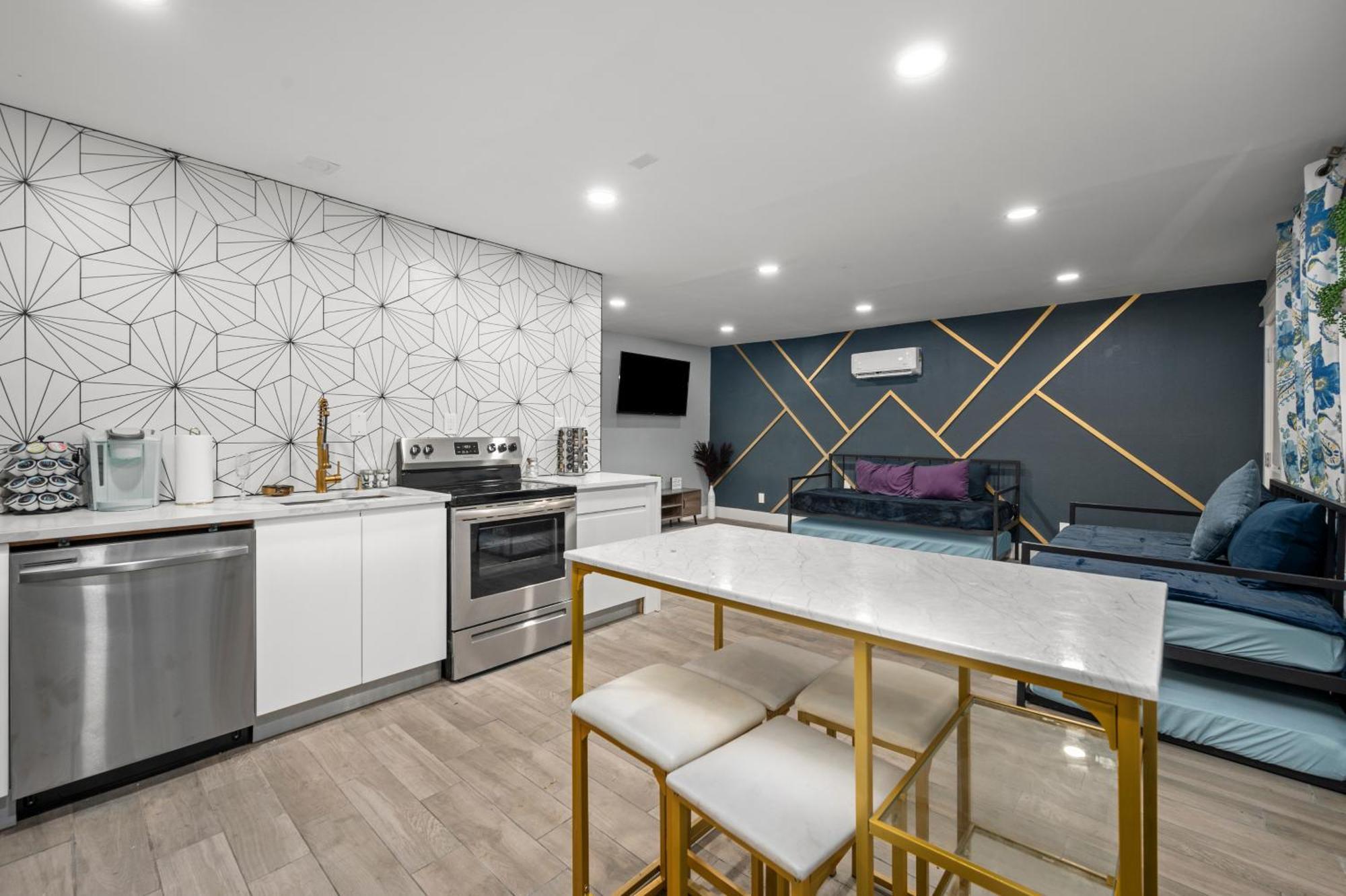 Comfortable 2Br Uptown Escape With Free Park Houston Extérieur photo