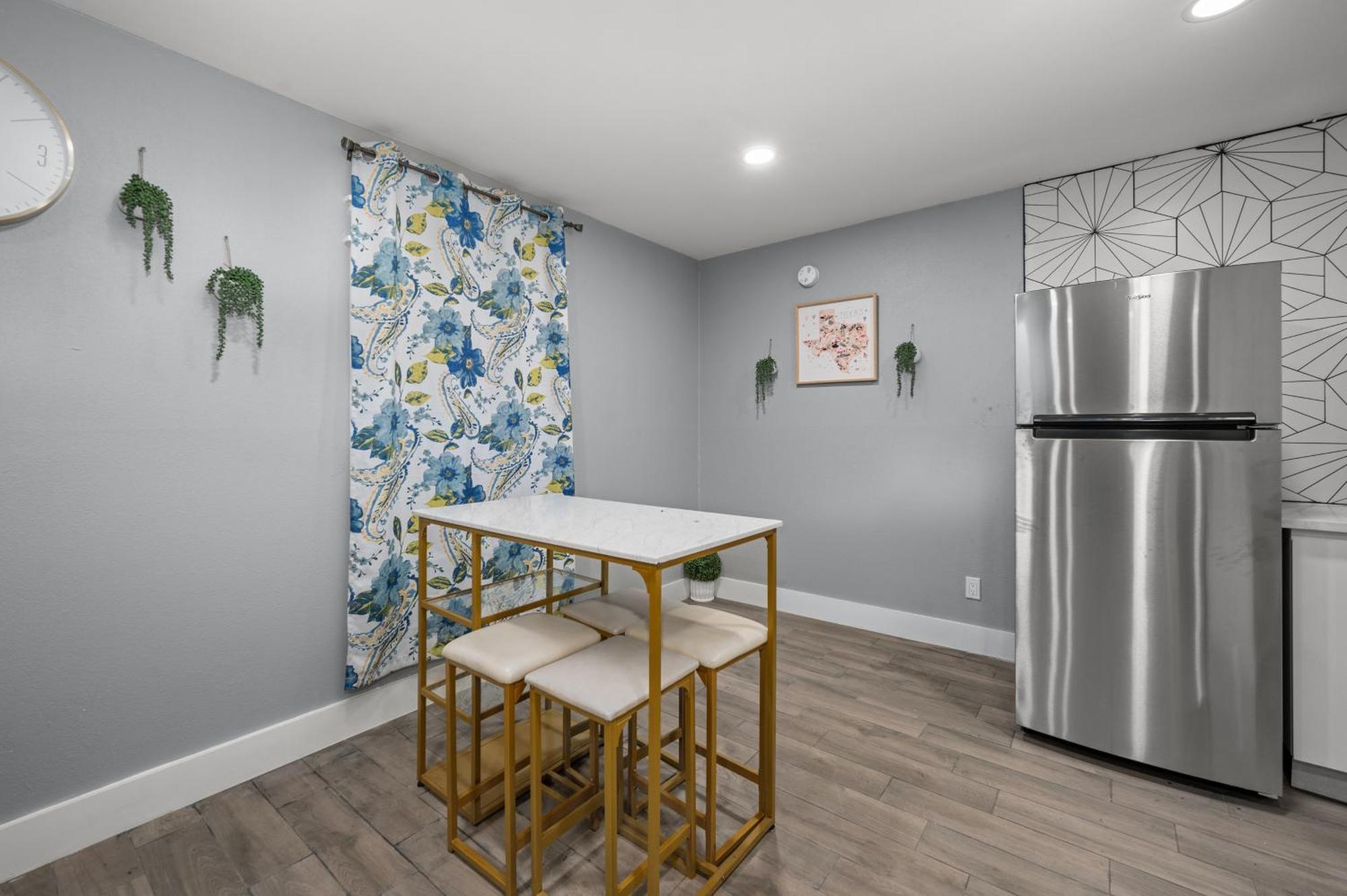 Comfortable 2Br Uptown Escape With Free Park Houston Extérieur photo